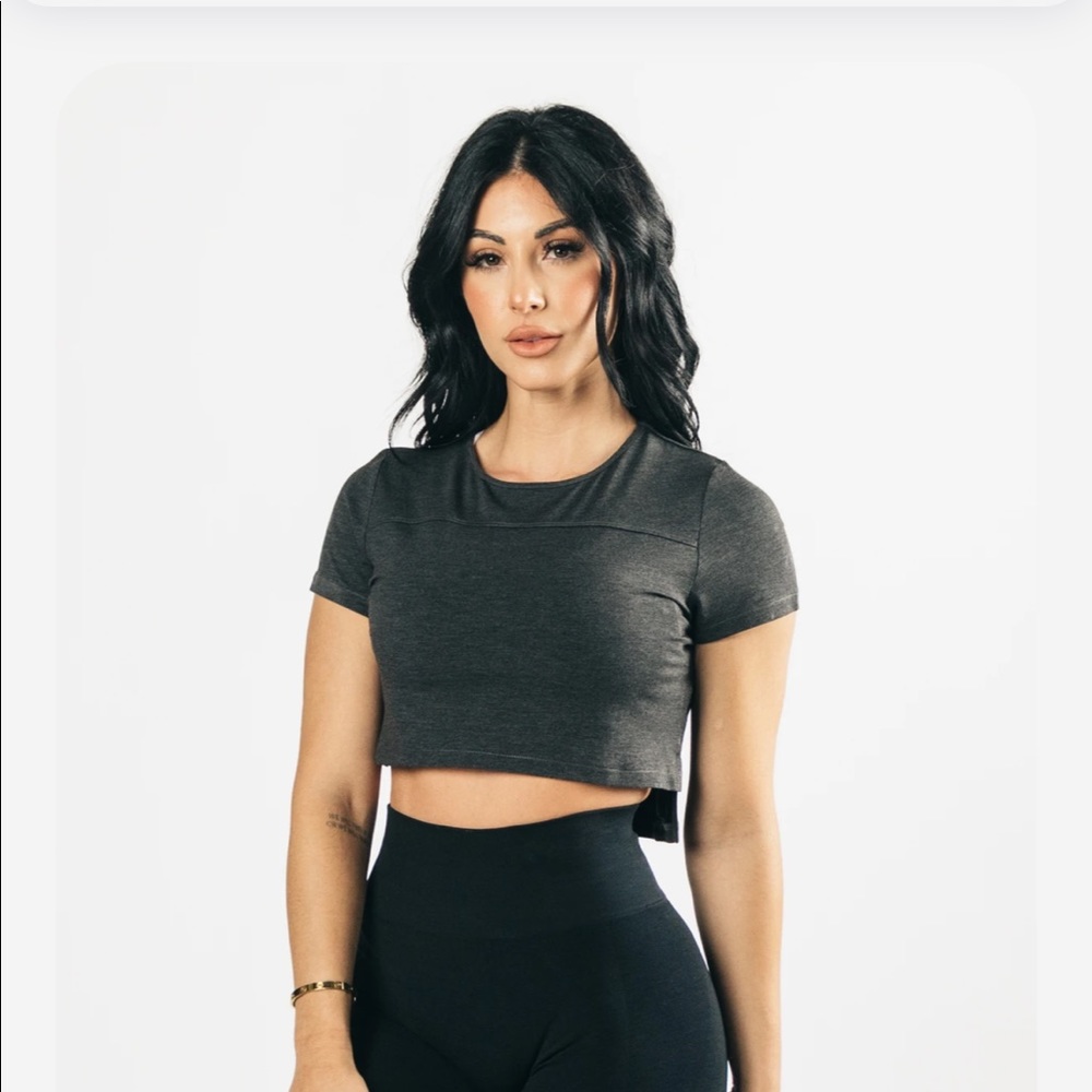 Alphalete Premium Short Sleeve Crop Top-Medium